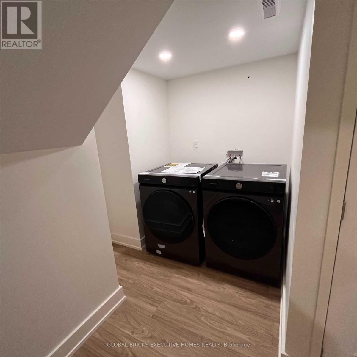 59 Golden Hawk Drive, Hamilton, Ontario  L8B 1W9 - Photo 12 - X12957866