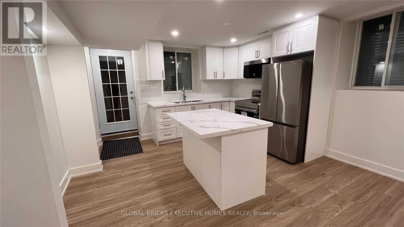 59 Golden Hawk Drive, Hamilton, Ontario  L8B 1W9 - Photo 9 - X12957866