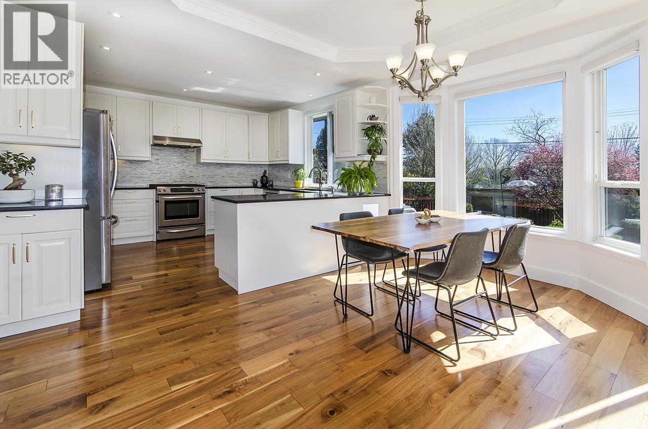 1075 Adderley Street, North Vancouver, British Columbia  V7L 1T4 - Photo 3 - R3111798