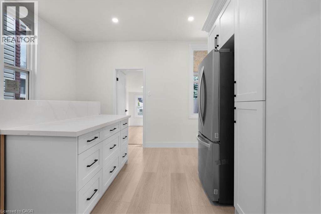 215 Ray Street N, Hamilton, Ontario  L8R 2Y3 - Photo 6 - 40821555