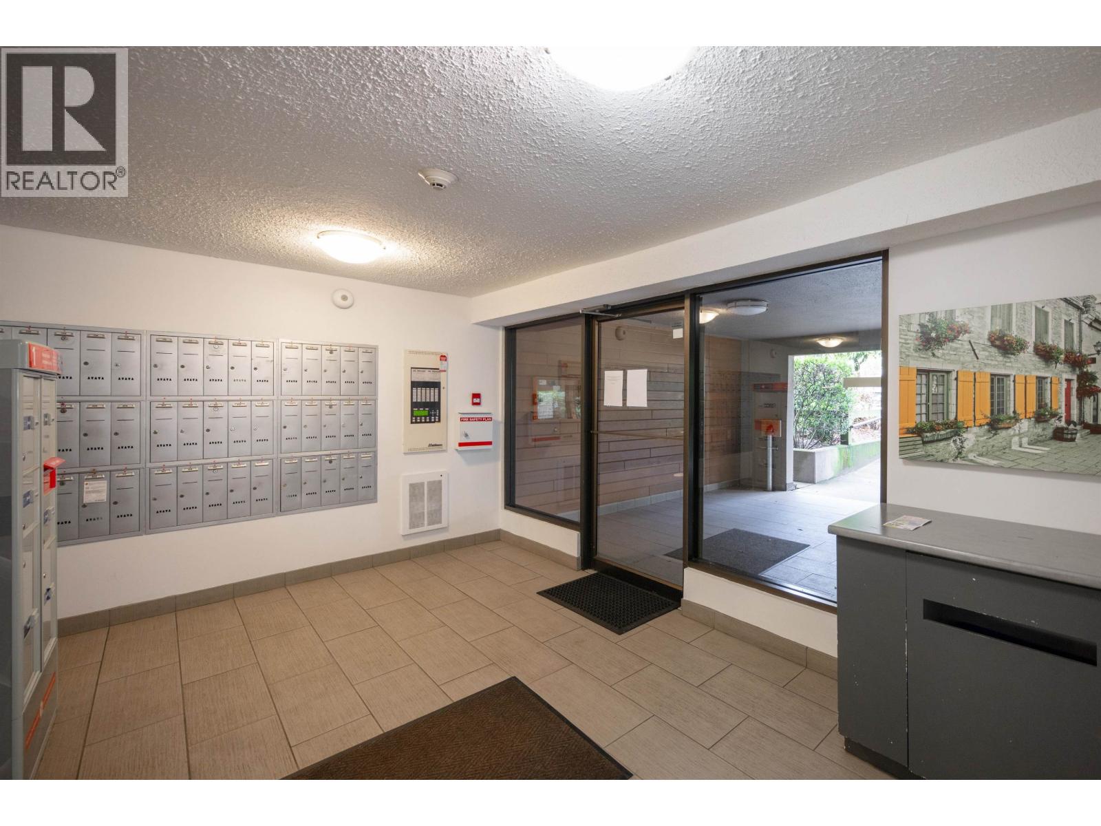 215 251 W 4th Street, North Vancouver, British Columbia  V7M 1H8 - Photo 4 - R3112309