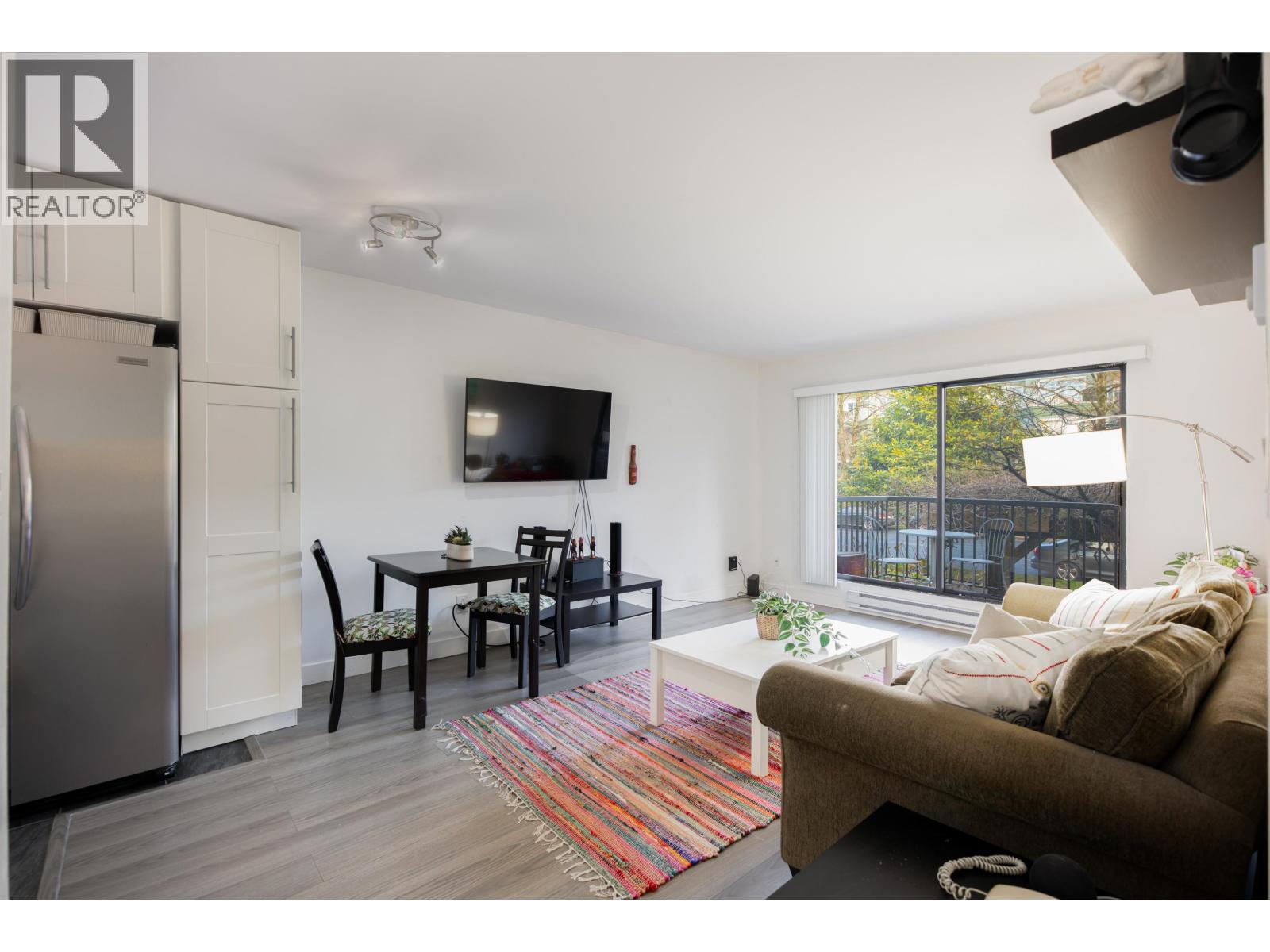 215 251 W 4th Street, North Vancouver, British Columbia  V7M 1H8 - Photo 5 - R3112309