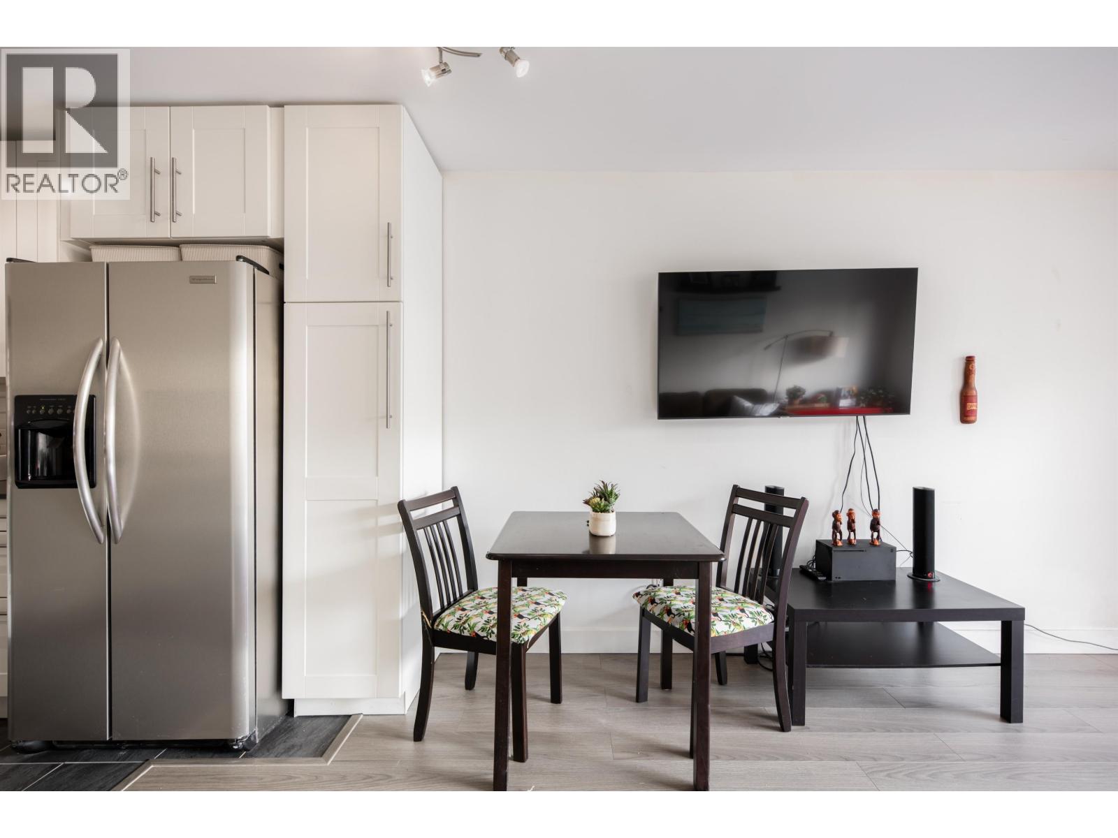 215 251 W 4th Street, North Vancouver, British Columbia  V7M 1H8 - Photo 8 - R3112309