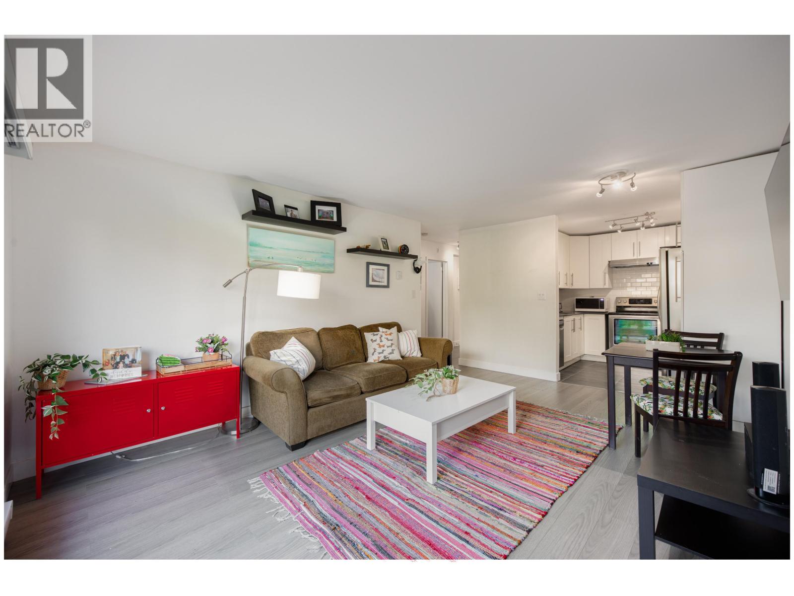 215 251 W 4th Street, North Vancouver, British Columbia  V7M 1H8 - Photo 9 - R3112309