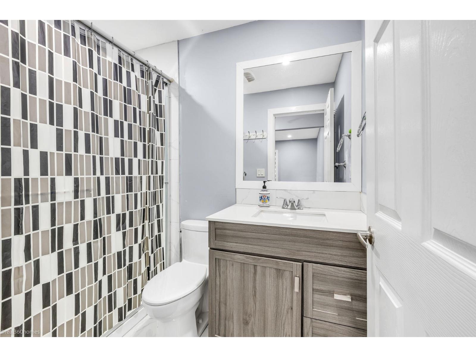 2952 Sidoni Place, Abbotsford, British Columbia  V2T 5K1 - Photo 5 - R3108726