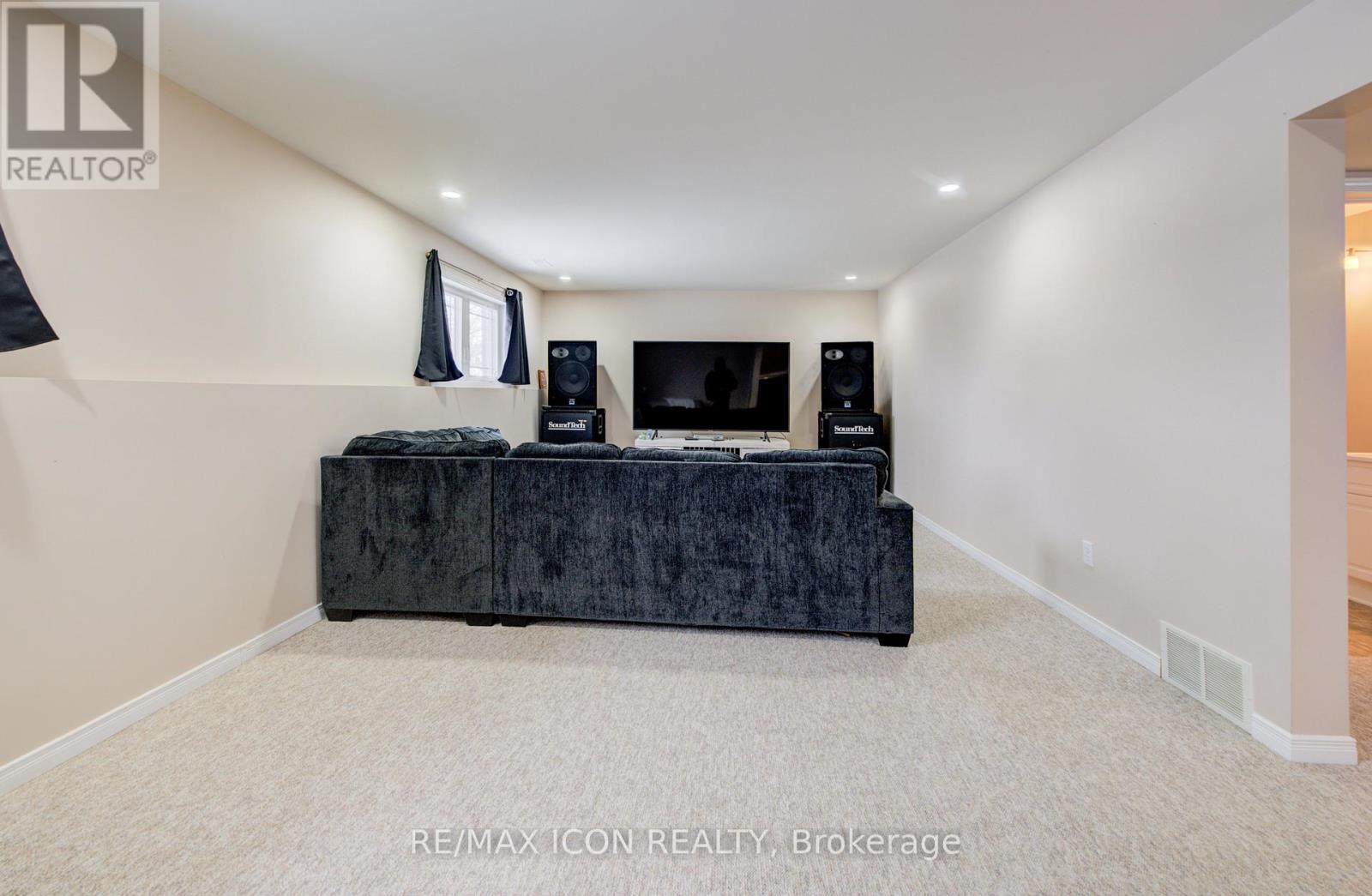 460 King Street E, Wellington North, Ontario  N0G 2L2 - Photo 27 - X12558426