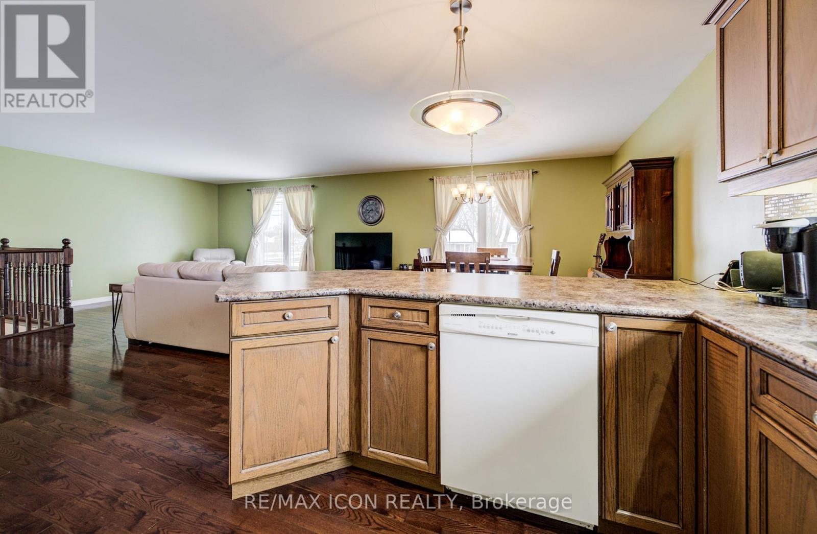 460 King Street E, Wellington North, Ontario  N0G 2L2 - Photo 15 - X12558426