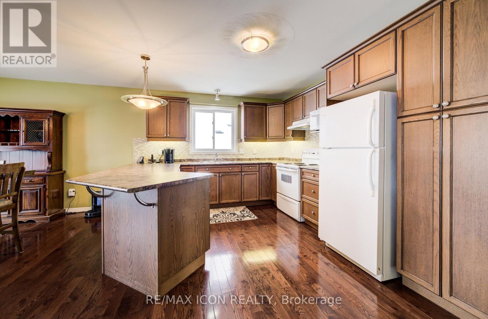 460 King Street E, Wellington North, Ontario  N0G 2L2 - Photo 13 - X12558426