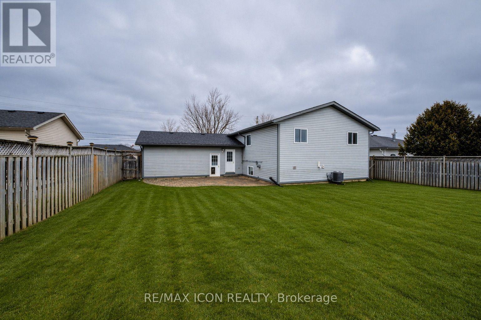 460 King Street E, Wellington North, Ontario  N0G 2L2 - Photo 3 - X12558426