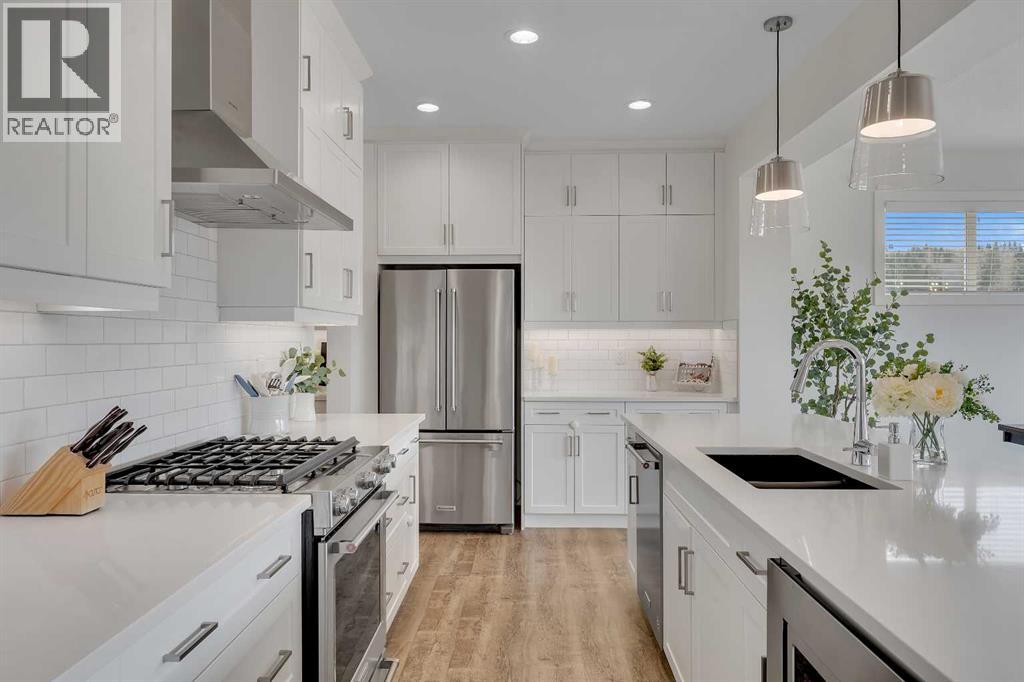 126 Crestridge View Sw, Calgary, Alberta  T3B 1G8 - Photo 9 - A2292278