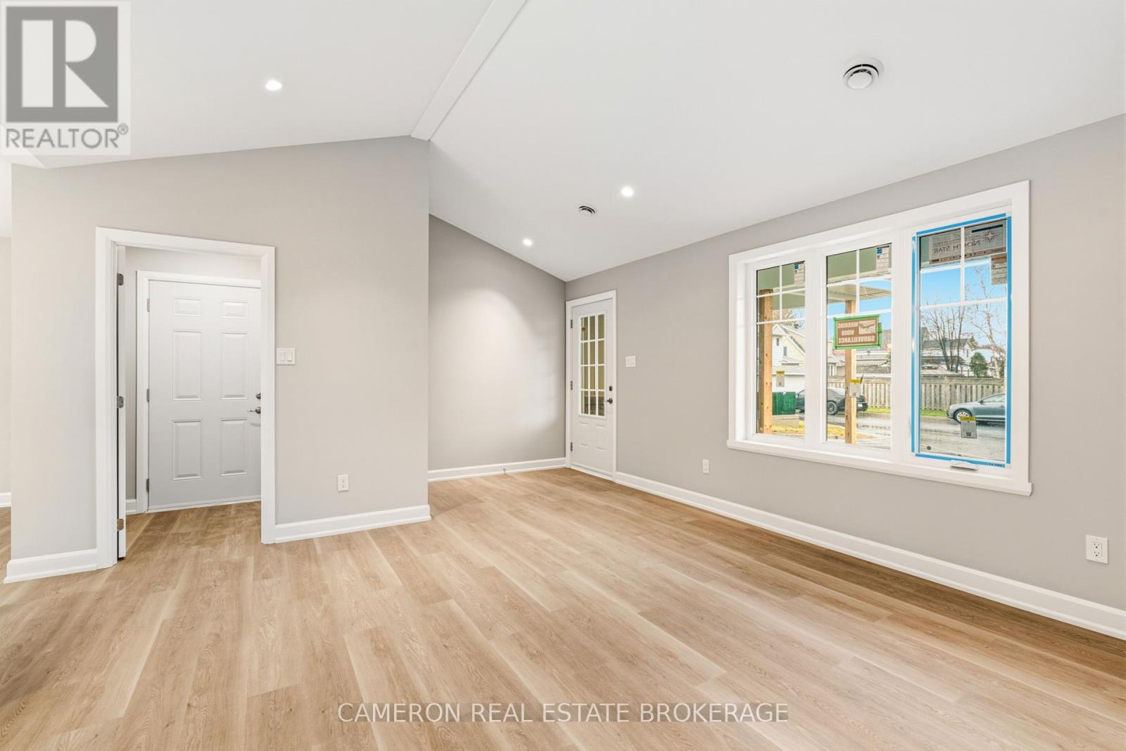 10 Whittaker Crescent, Cornwall, Ontario  K6H 0J6 - Photo 2 - X13007978