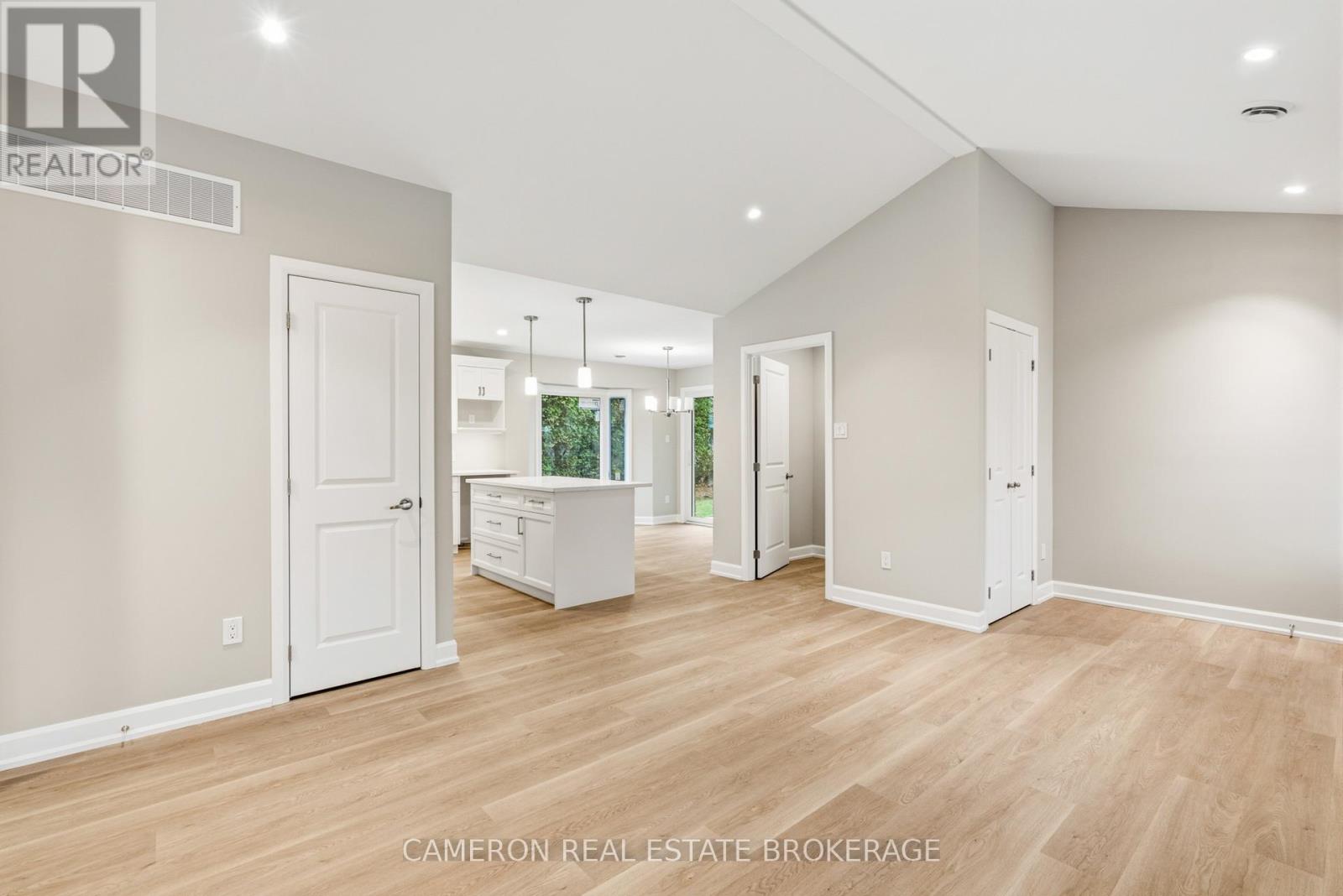 10 Whittaker Crescent, Cornwall, Ontario  K6H 0J6 - Photo 3 - X13007978