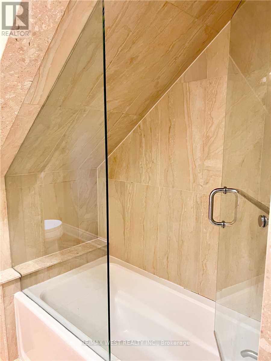 3 - 900 Avenue Road, Toronto, Ontario  M5P 2K6 - Photo 23 - C13008014