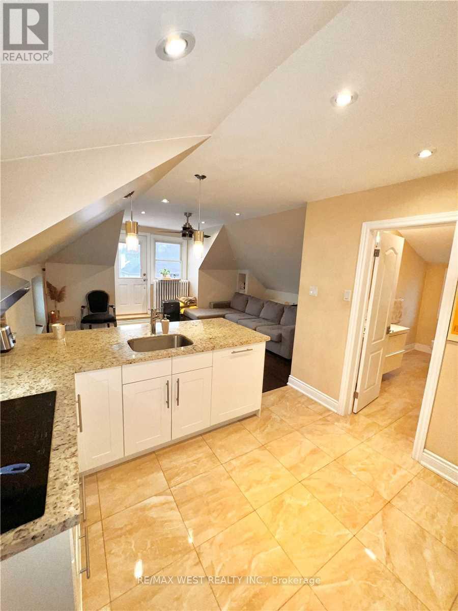 3 - 900 Avenue Road, Toronto, Ontario  M5P 2K6 - Photo 4 - C13008014