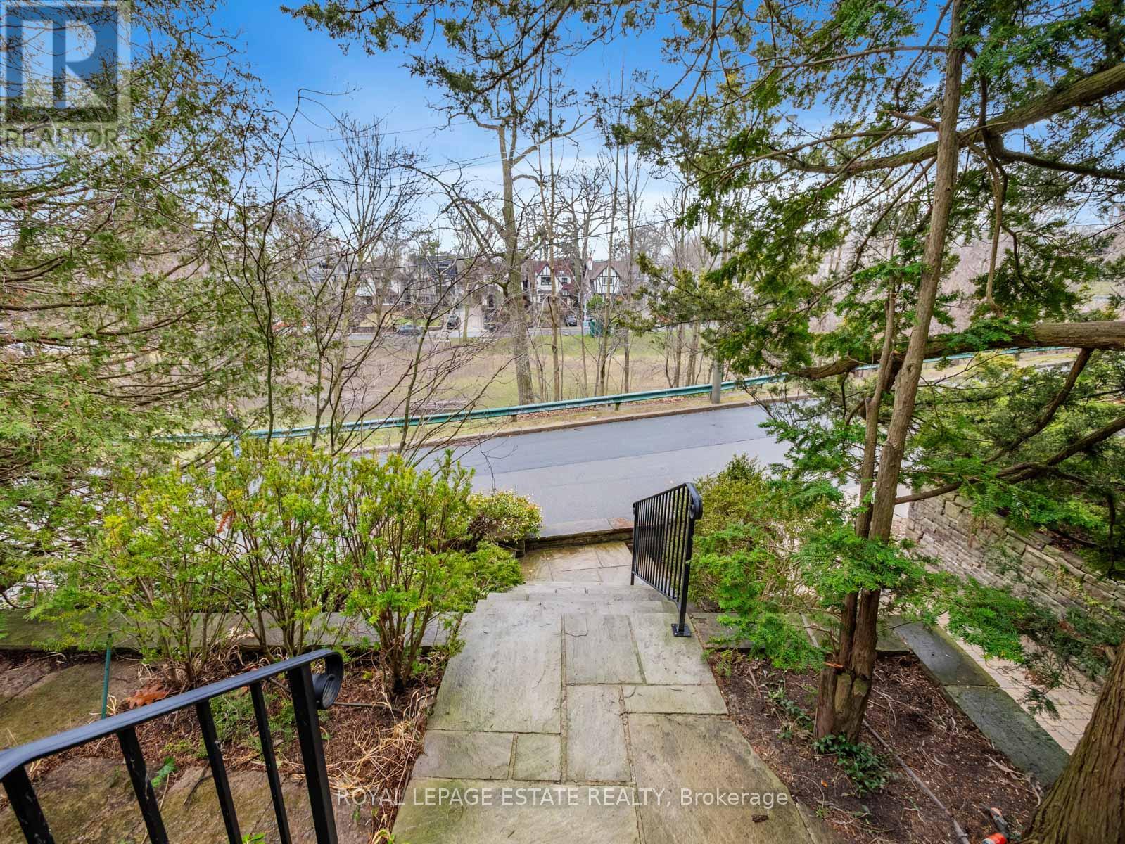 263 Glen Manor Drive E, Toronto, Ontario  M4E 2Y3 - Photo 10 - E13007830