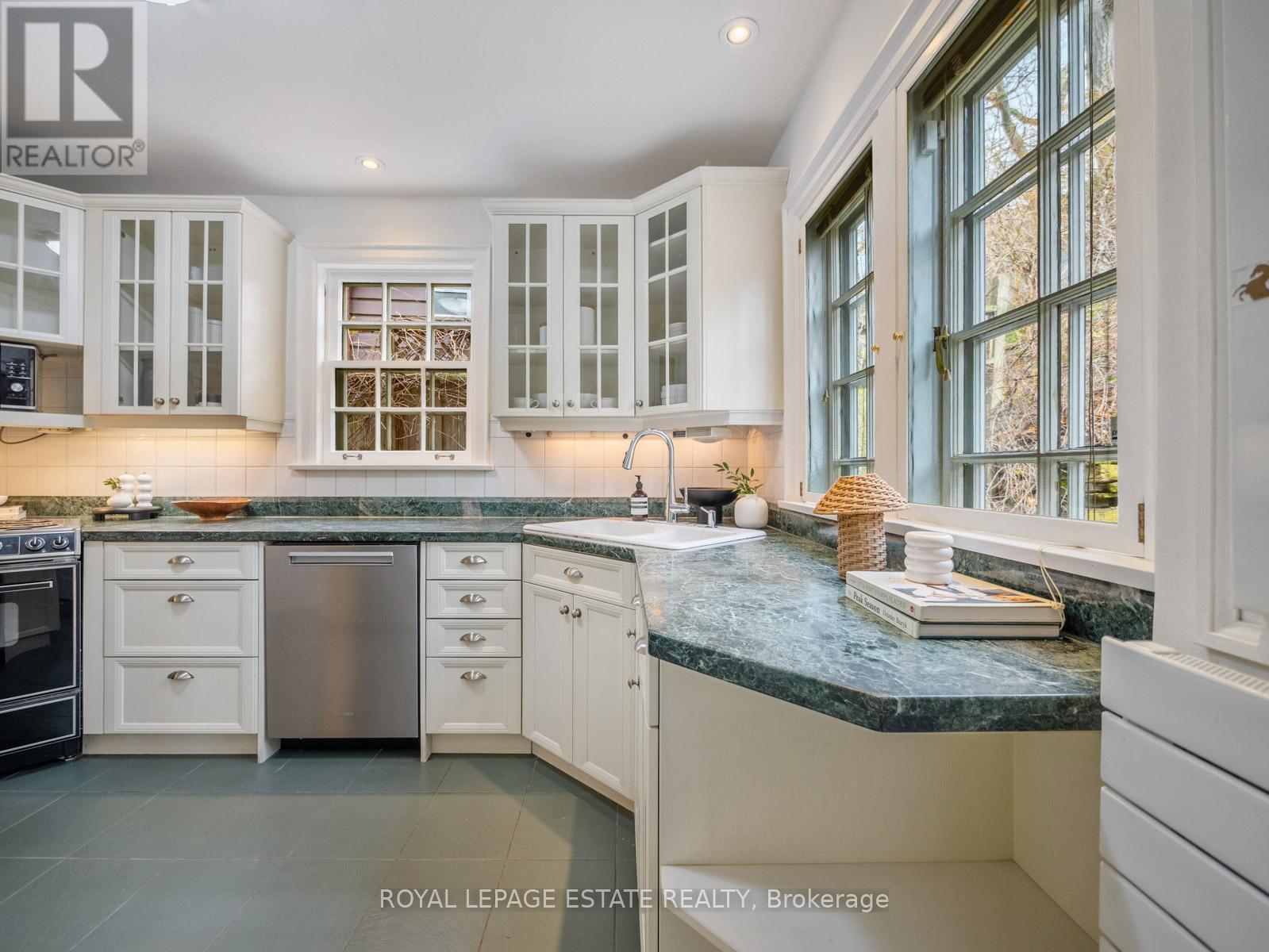 263 Glen Manor Drive E, Toronto, Ontario  M4E 2Y3 - Photo 20 - E13007830