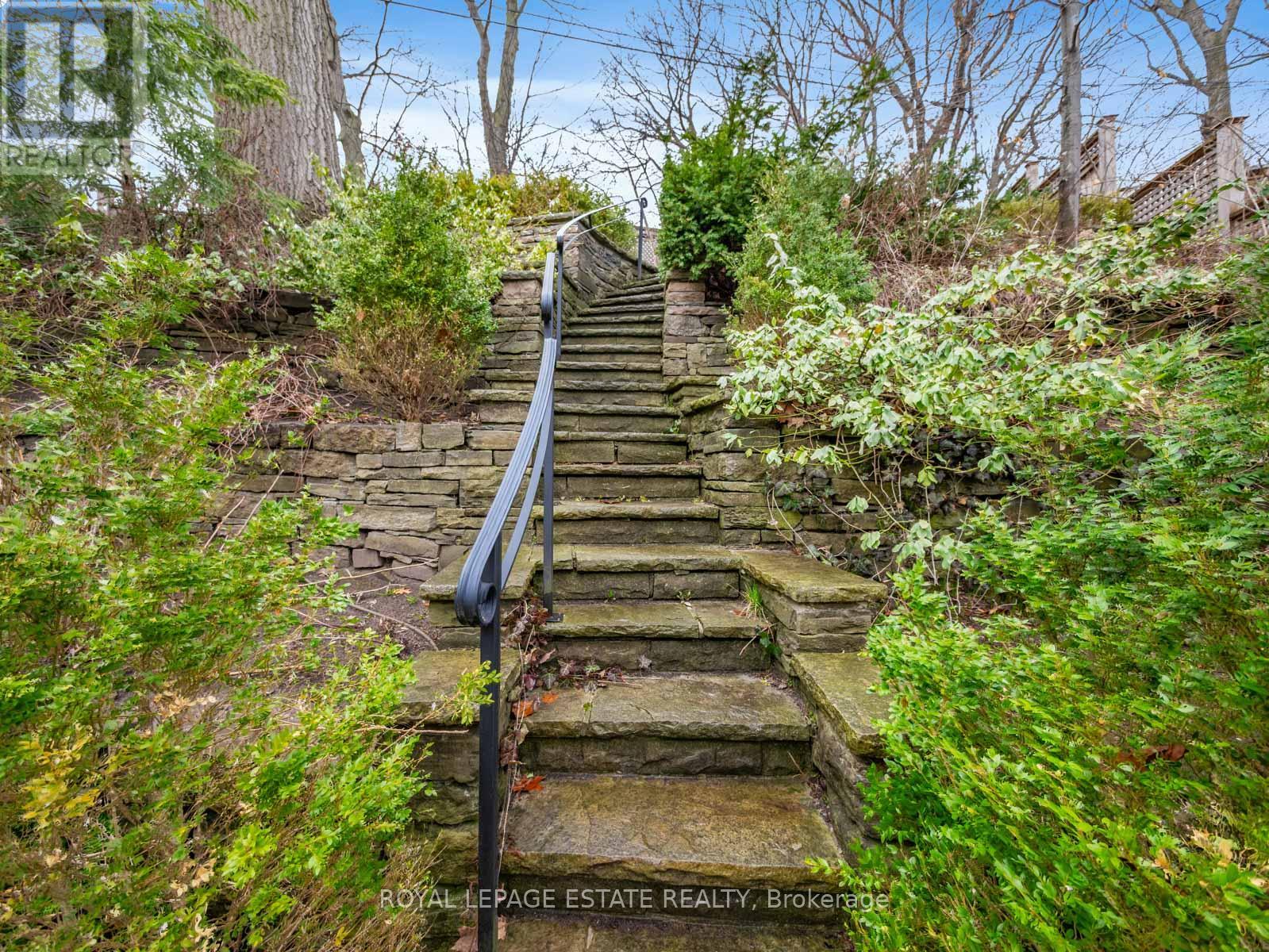 263 Glen Manor Drive E, Toronto, Ontario  M4E 2Y3 - Photo 43 - E13007830