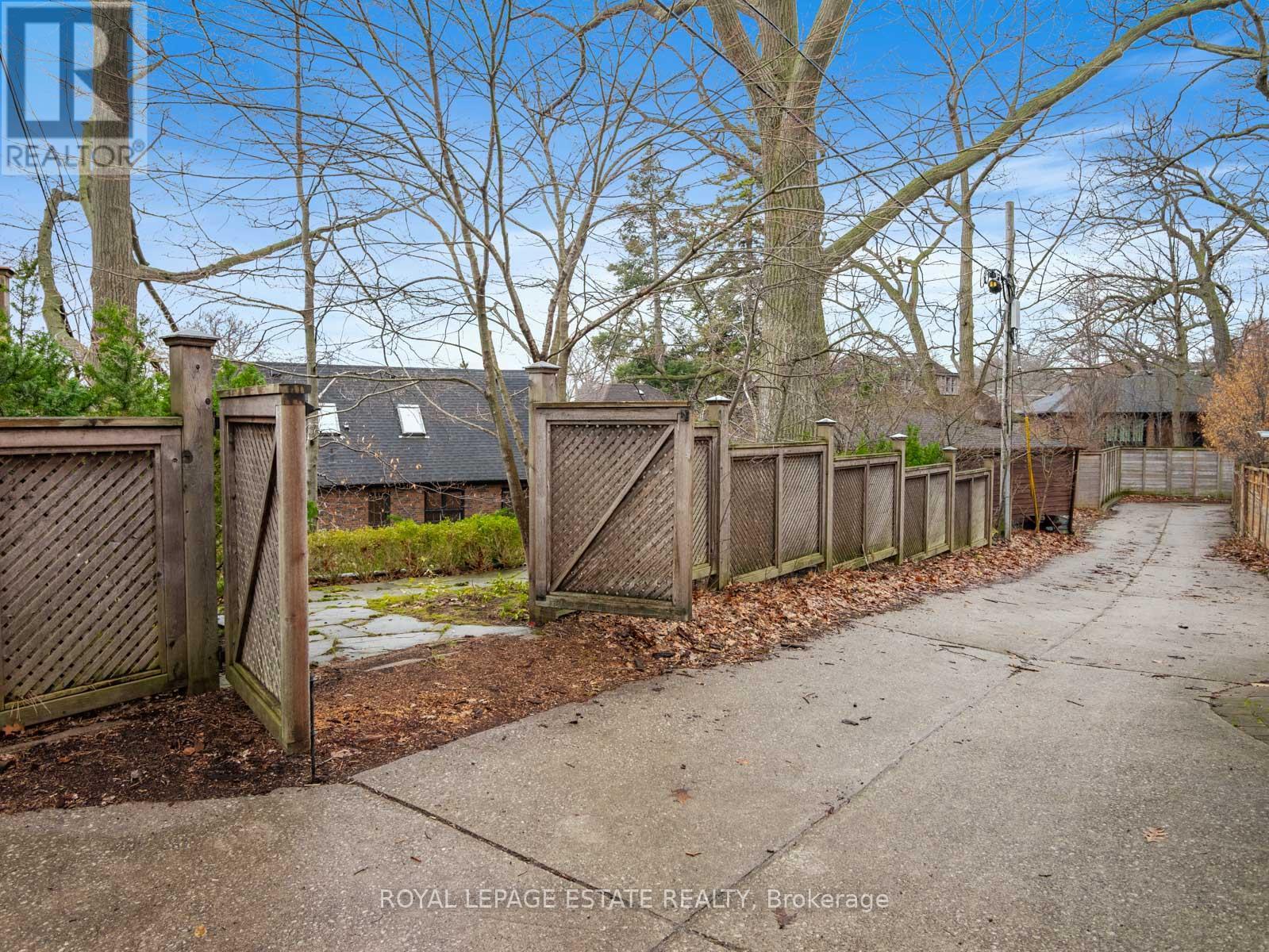 263 Glen Manor Drive E, Toronto, Ontario  M4E 2Y3 - Photo 47 - E13007830