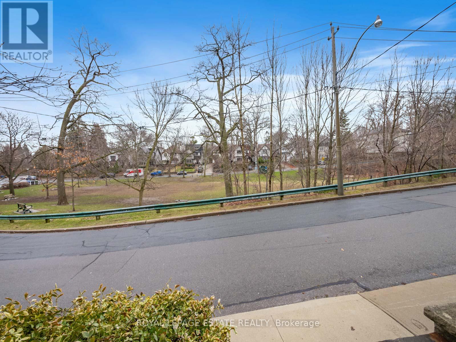 263 Glen Manor Drive E, Toronto, Ontario  M4E 2Y3 - Photo 49 - E13007830