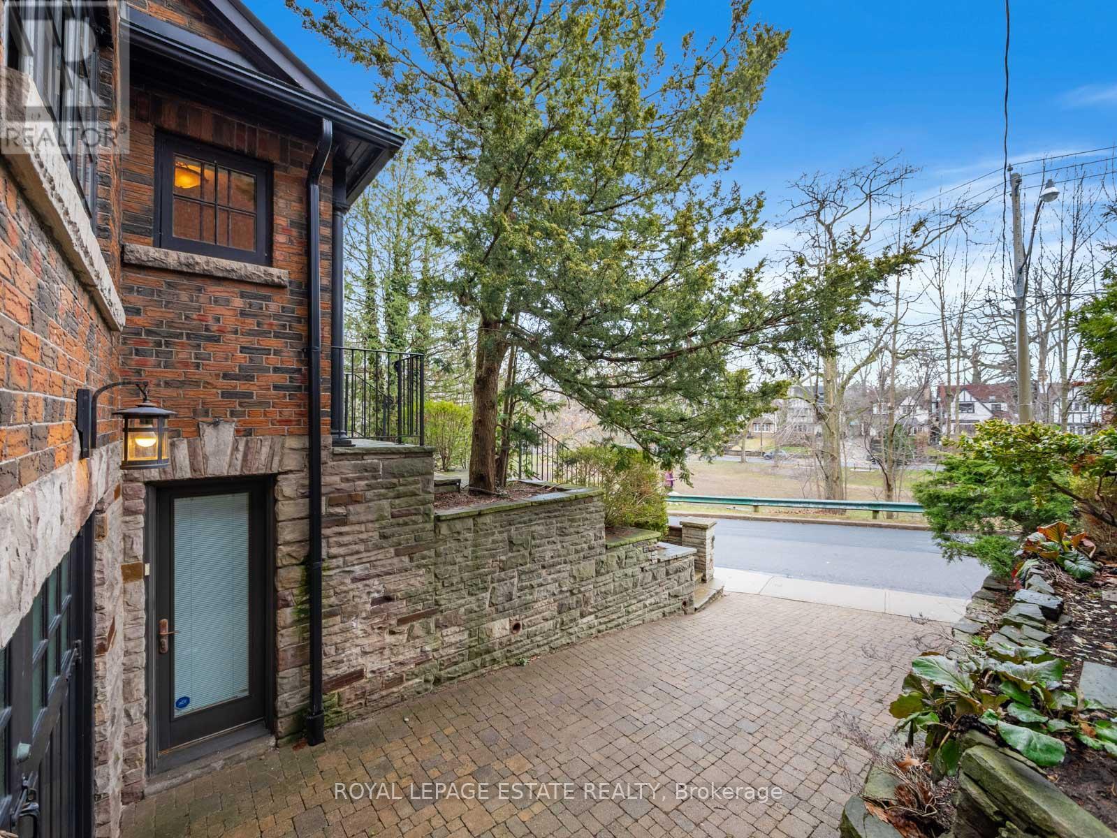 263 Glen Manor Drive E, Toronto, Ontario  M4E 2Y3 - Photo 7 - E13007830