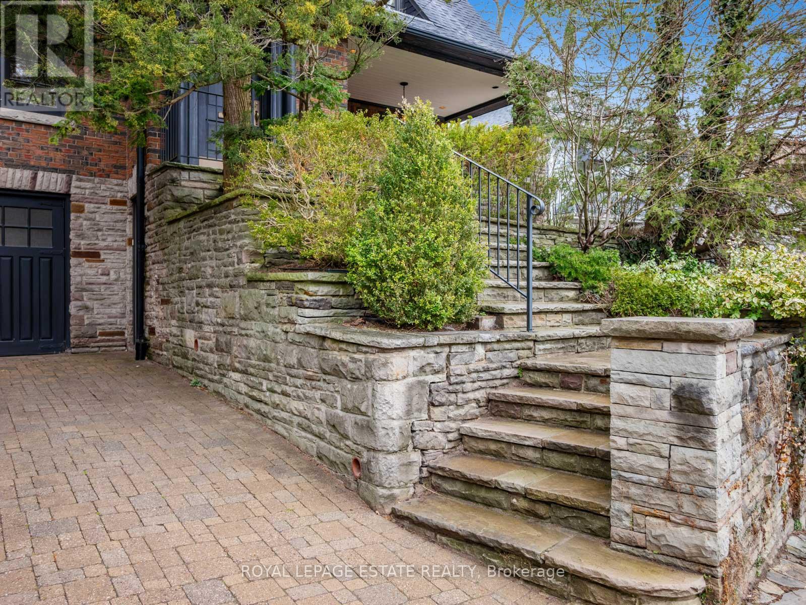 263 Glen Manor Drive E, Toronto, Ontario  M4E 2Y3 - Photo 8 - E13007830