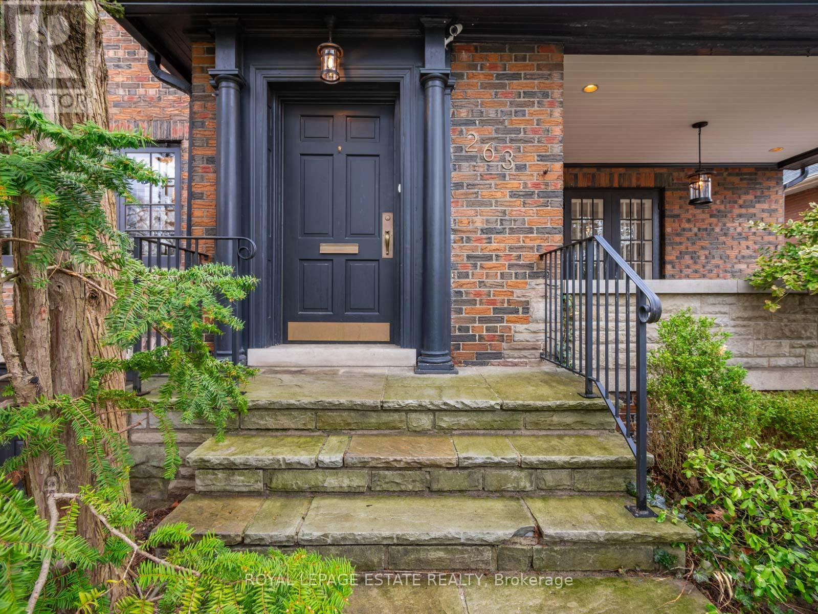 263 Glen Manor Drive E, Toronto, Ontario  M4E 2Y3 - Photo 9 - E13007830