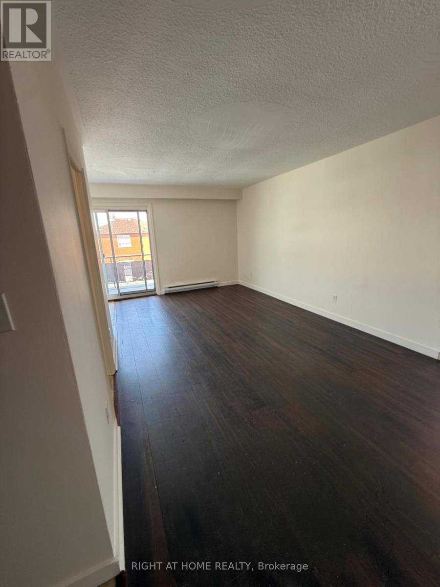 9 - 346 Elgin Court, Oshawa, Ontario  L1J 2P4 - Photo 2 - E13007910