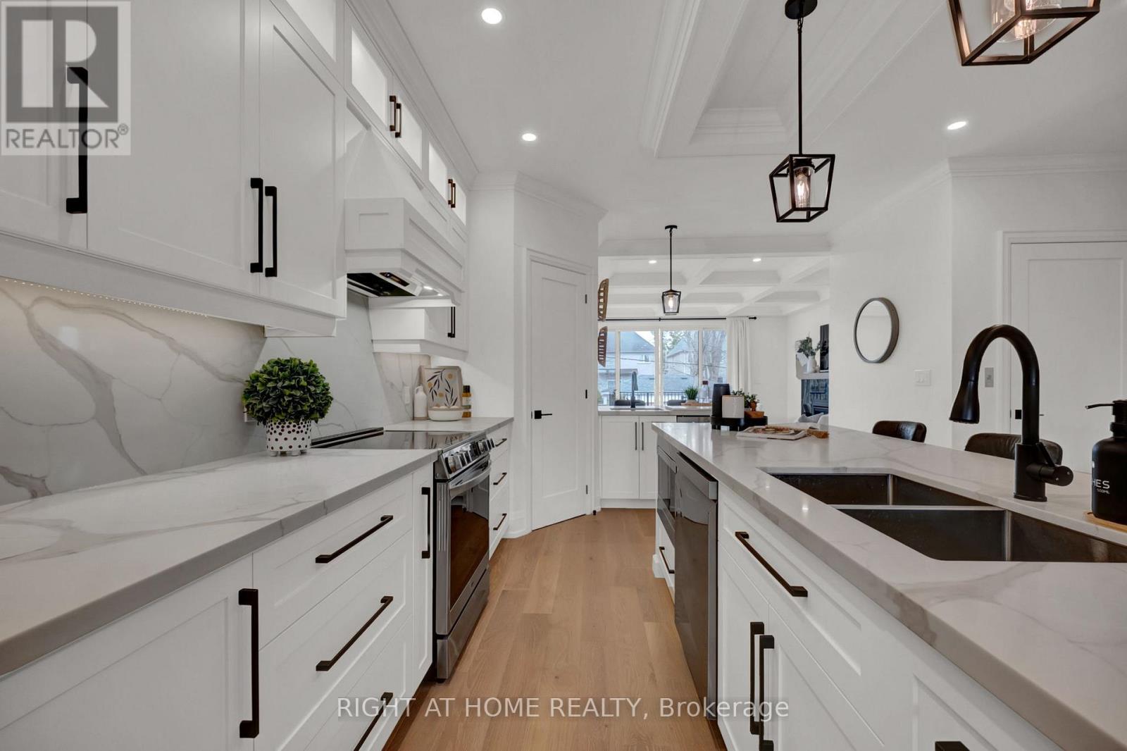 819 Fairview Avenue, Pickering, Ontario  L1W 1M7 - Photo 14 - E13008010