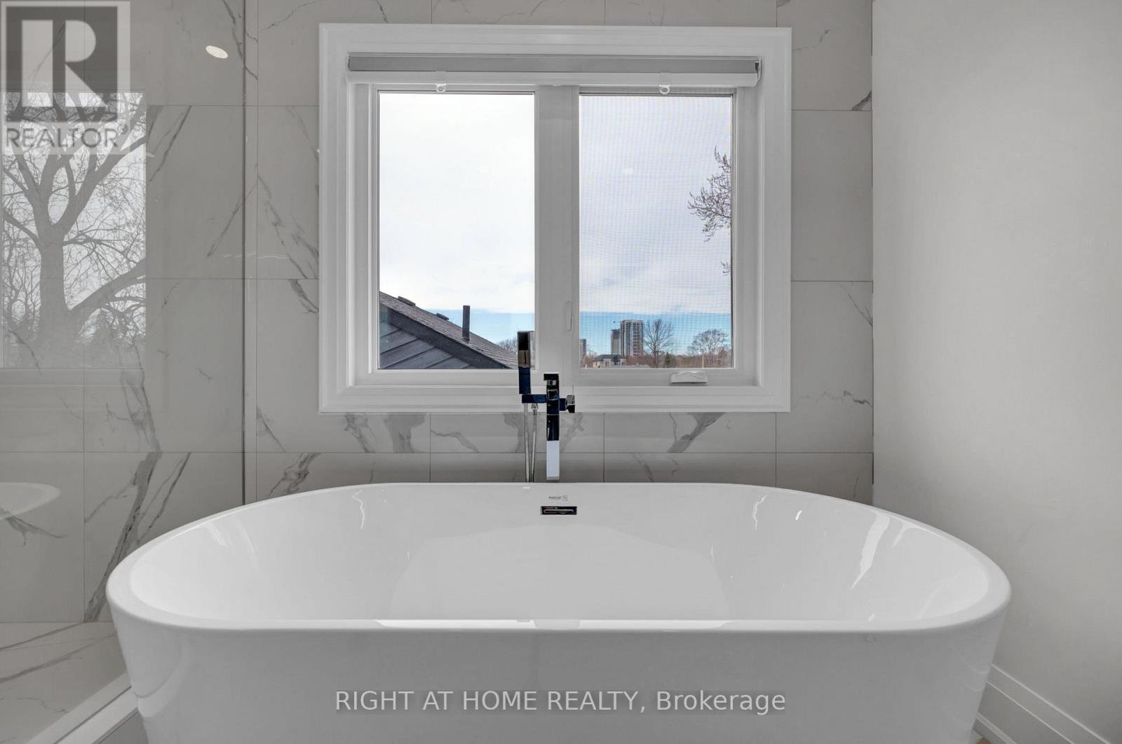 819 Fairview Avenue, Pickering, Ontario  L1W 1M7 - Photo 30 - E13008010