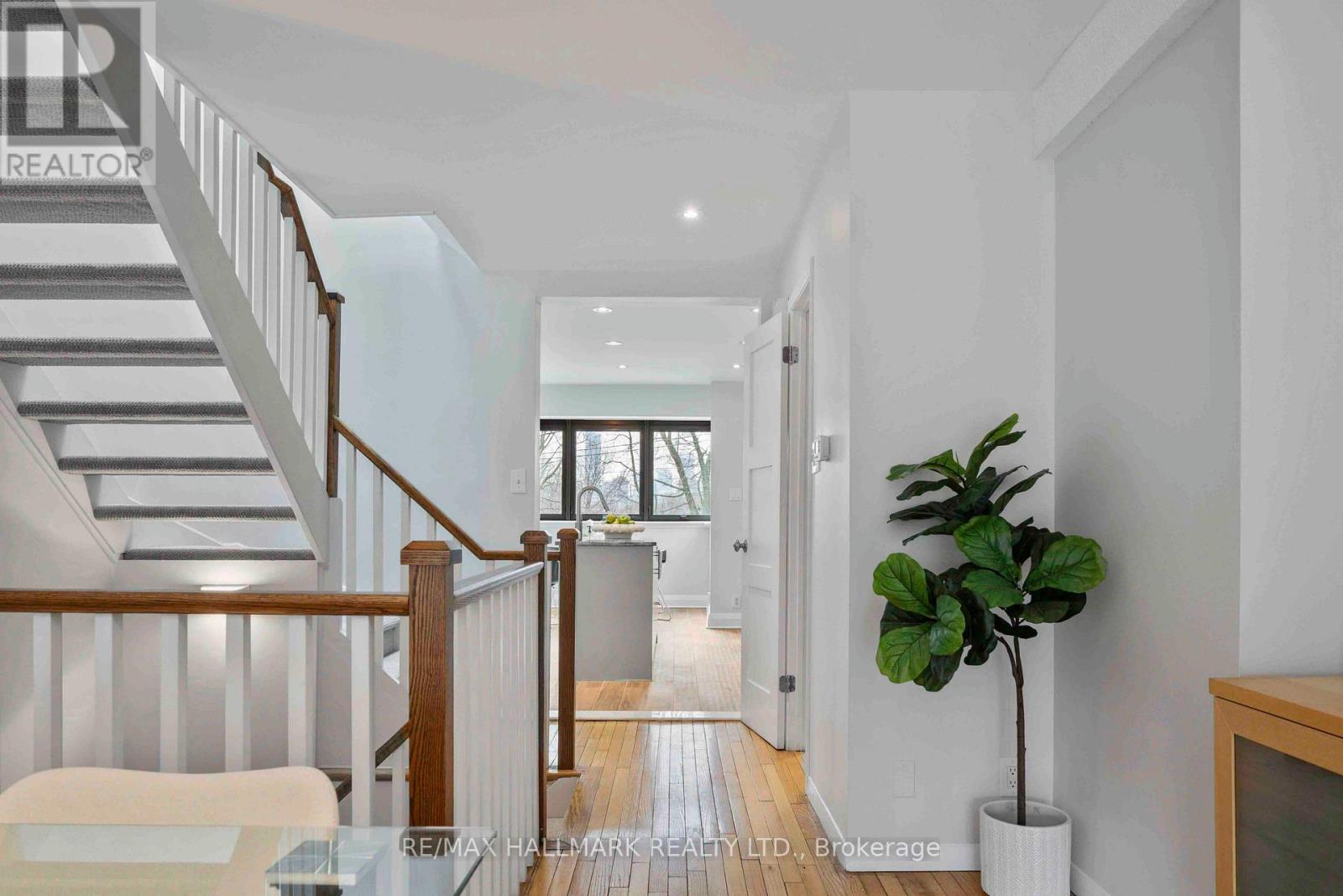 455 Broadview Avenue, Toronto, Ontario  M4K 2N3 - Photo 17 - E13008016