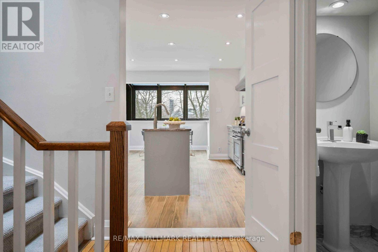 455 Broadview Avenue, Toronto, Ontario  M4K 2N3 - Photo 18 - E13008016