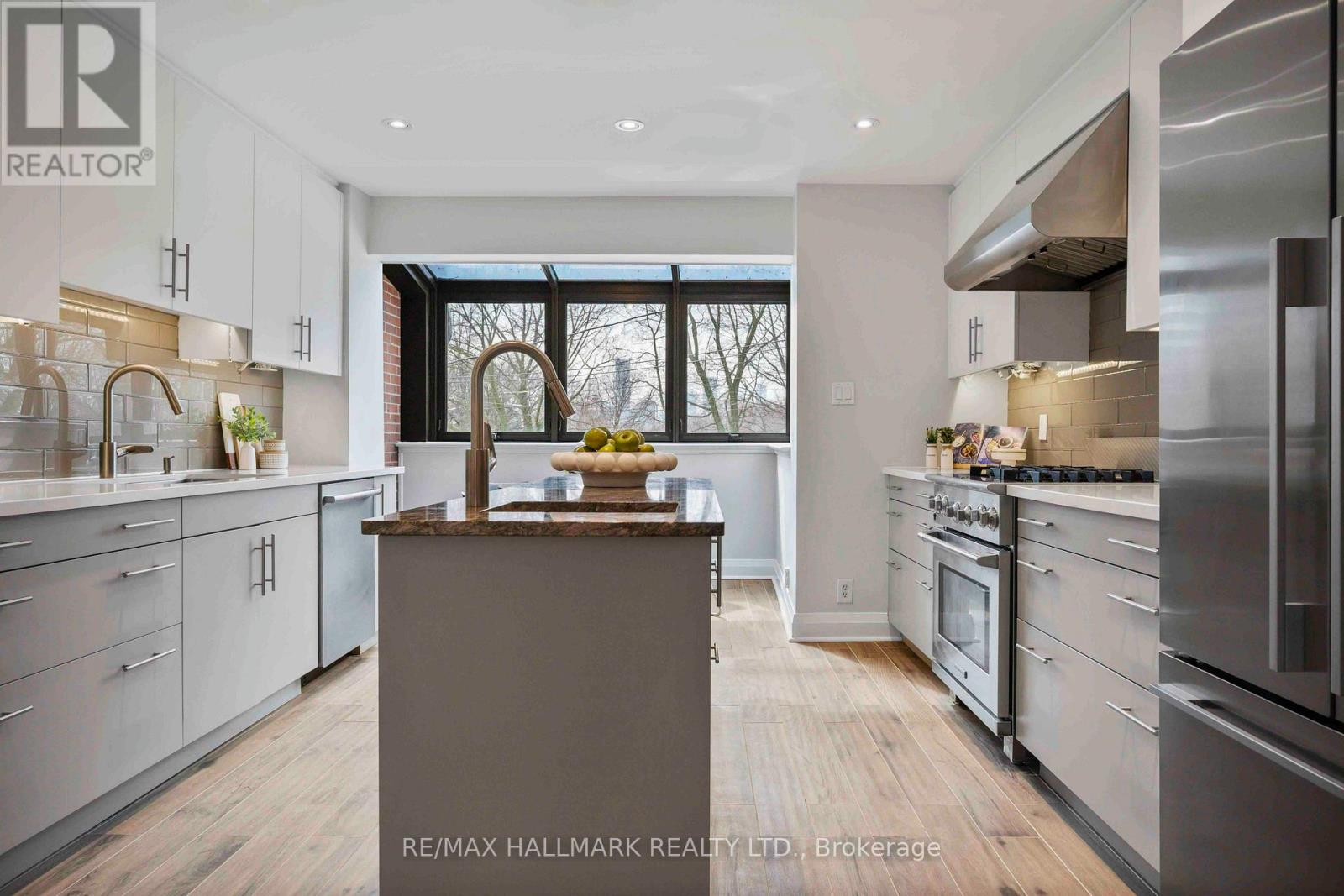 455 Broadview Avenue, Toronto, Ontario  M4K 2N3 - Photo 19 - E13008016