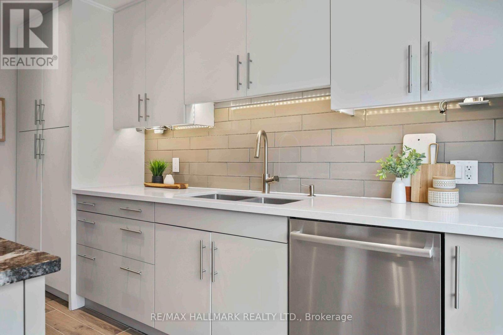 455 Broadview Avenue, Toronto, Ontario  M4K 2N3 - Photo 24 - E13008016