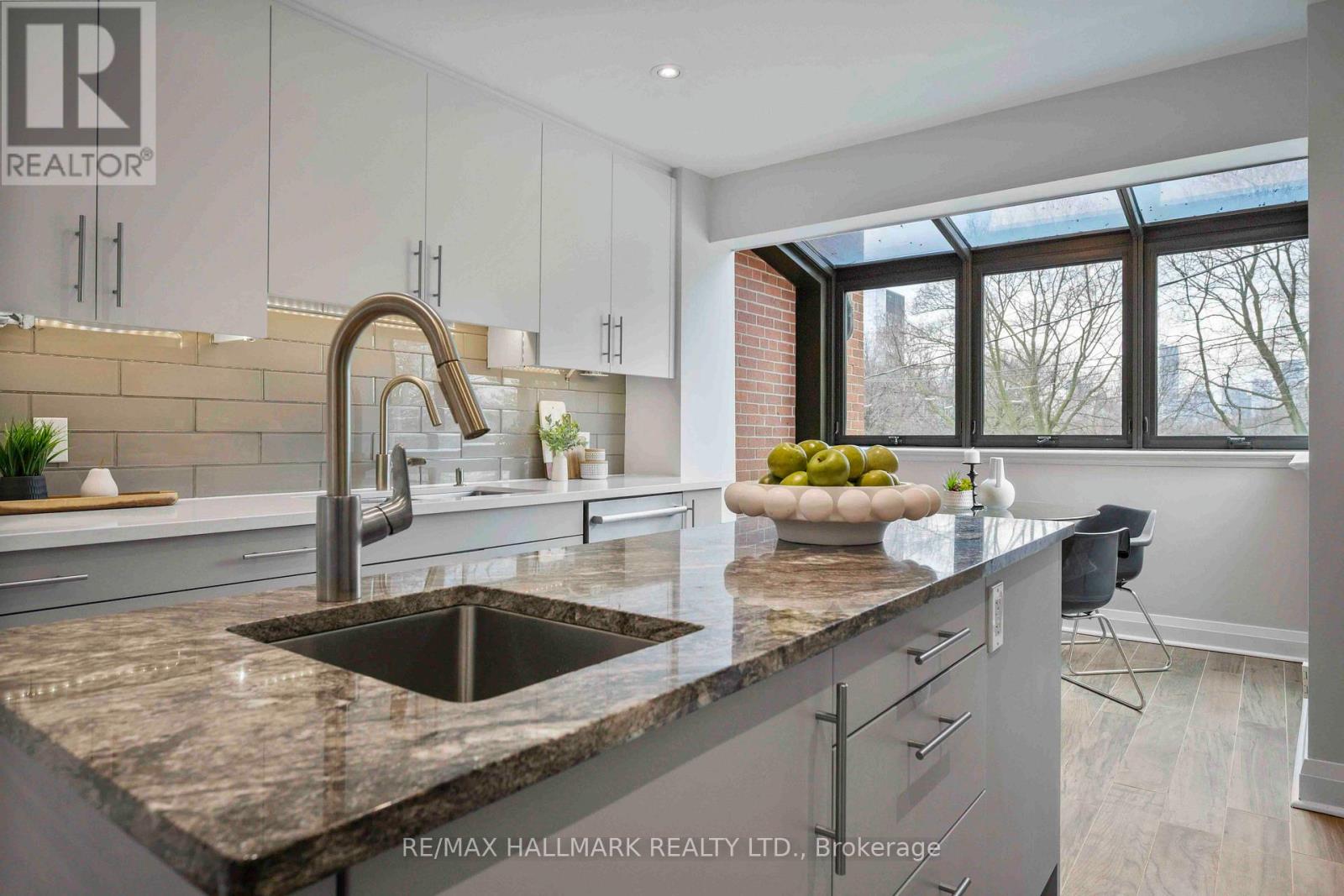 455 Broadview Avenue, Toronto, Ontario  M4K 2N3 - Photo 27 - E13008016