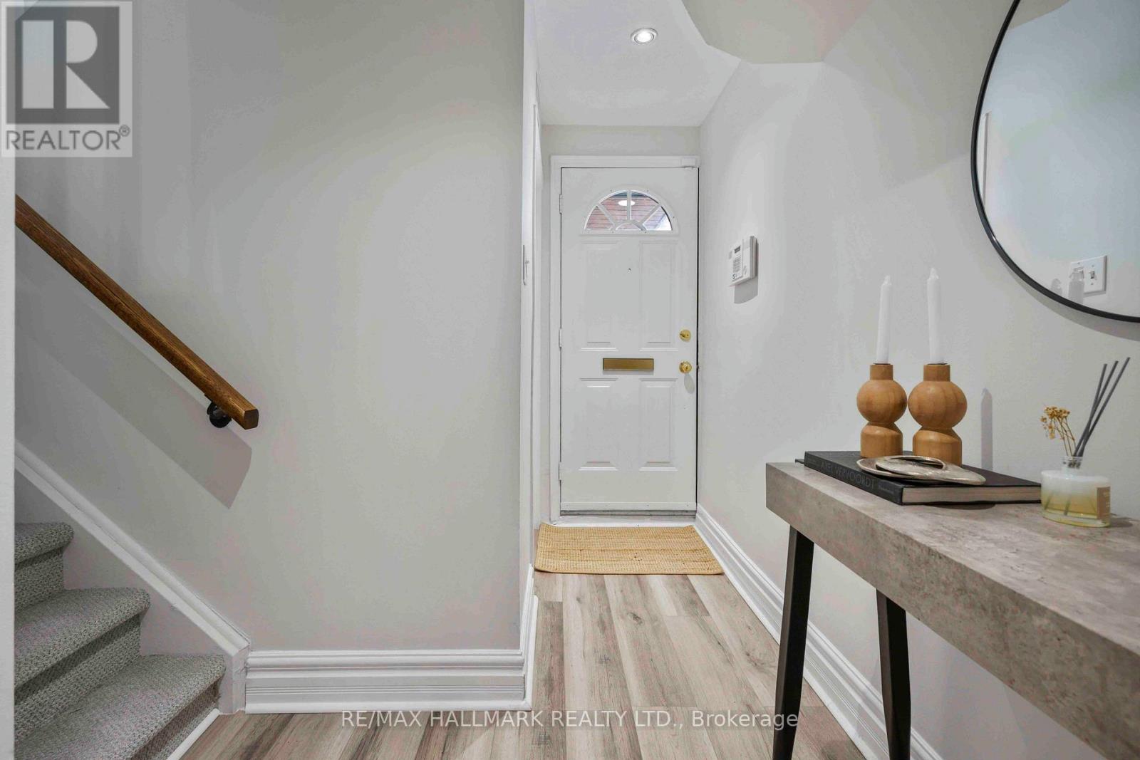 455 Broadview Avenue, Toronto, Ontario  M4K 2N3 - Photo 3 - E13008016