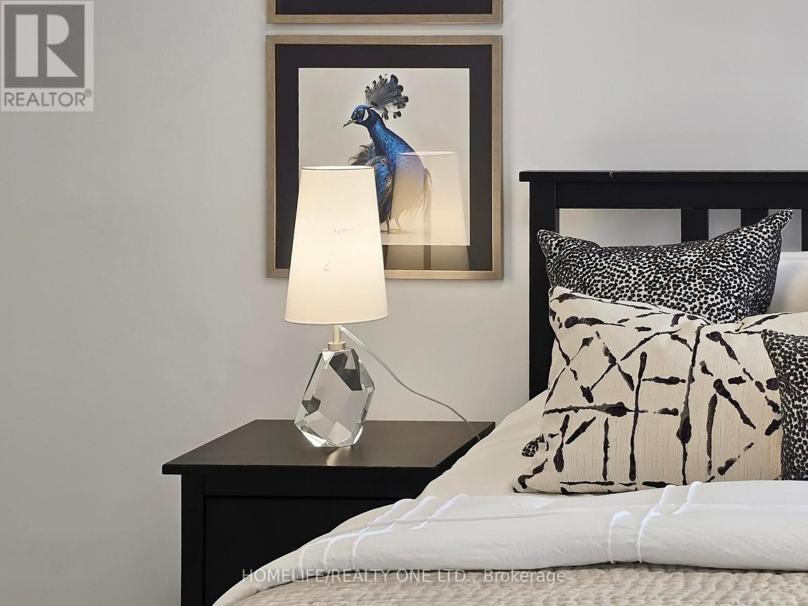 1076 Lansdowne Avenue, Toronto, Ontario  M6H 4H2 - Photo 17 - W12945286