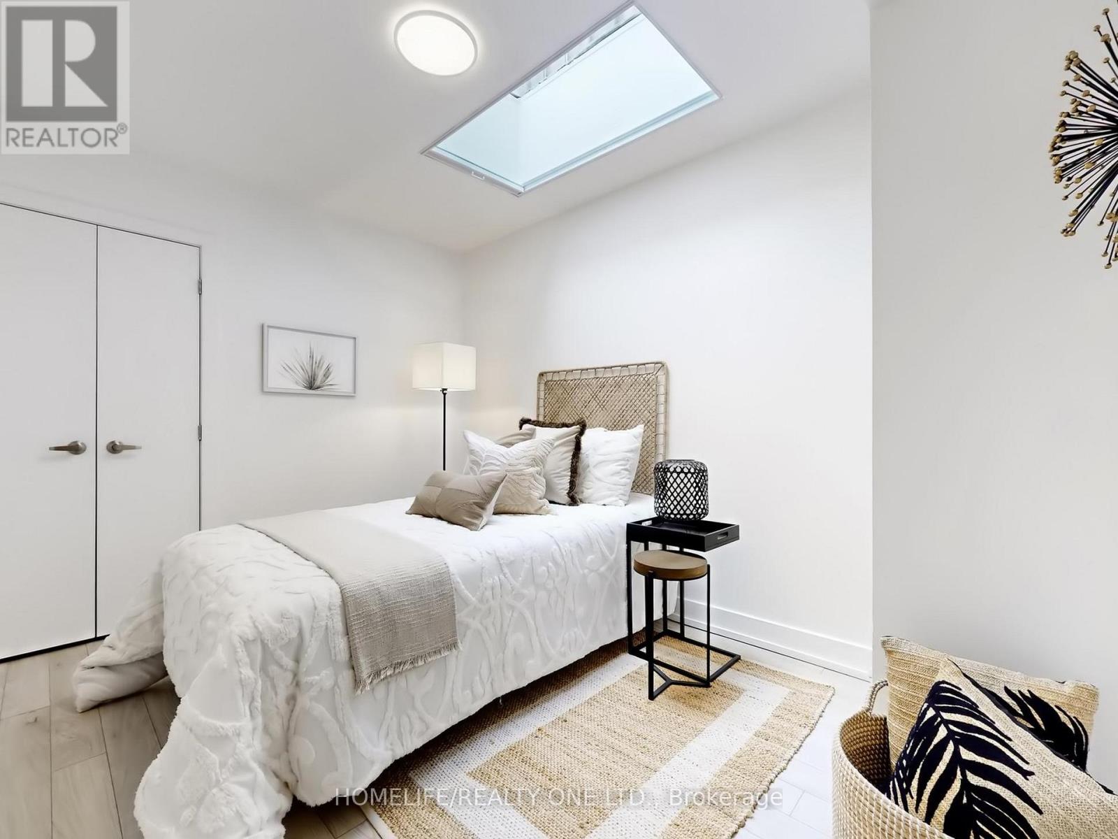 1076 Lansdowne Avenue, Toronto, Ontario  M6H 4H2 - Photo 24 - W12945286