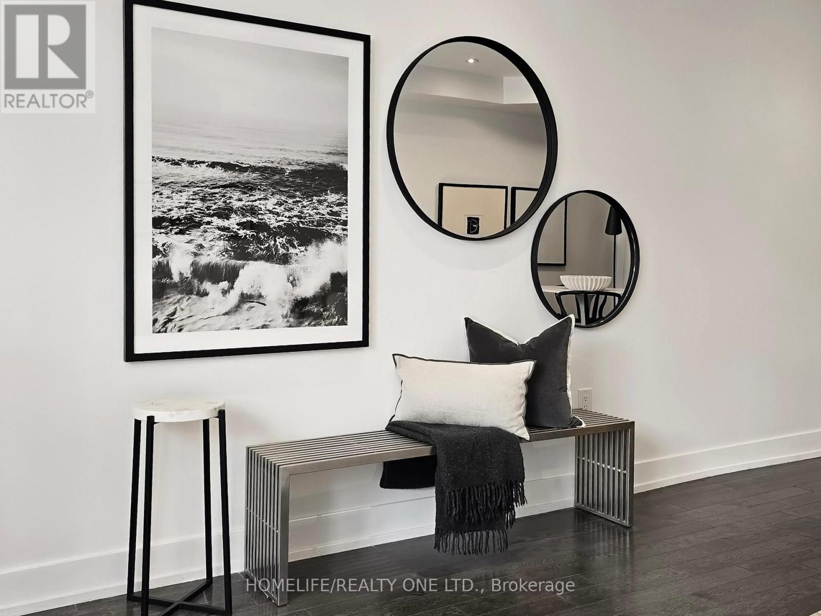 1076 Lansdowne Avenue, Toronto, Ontario  M6H 4H2 - Photo 4 - W12945286