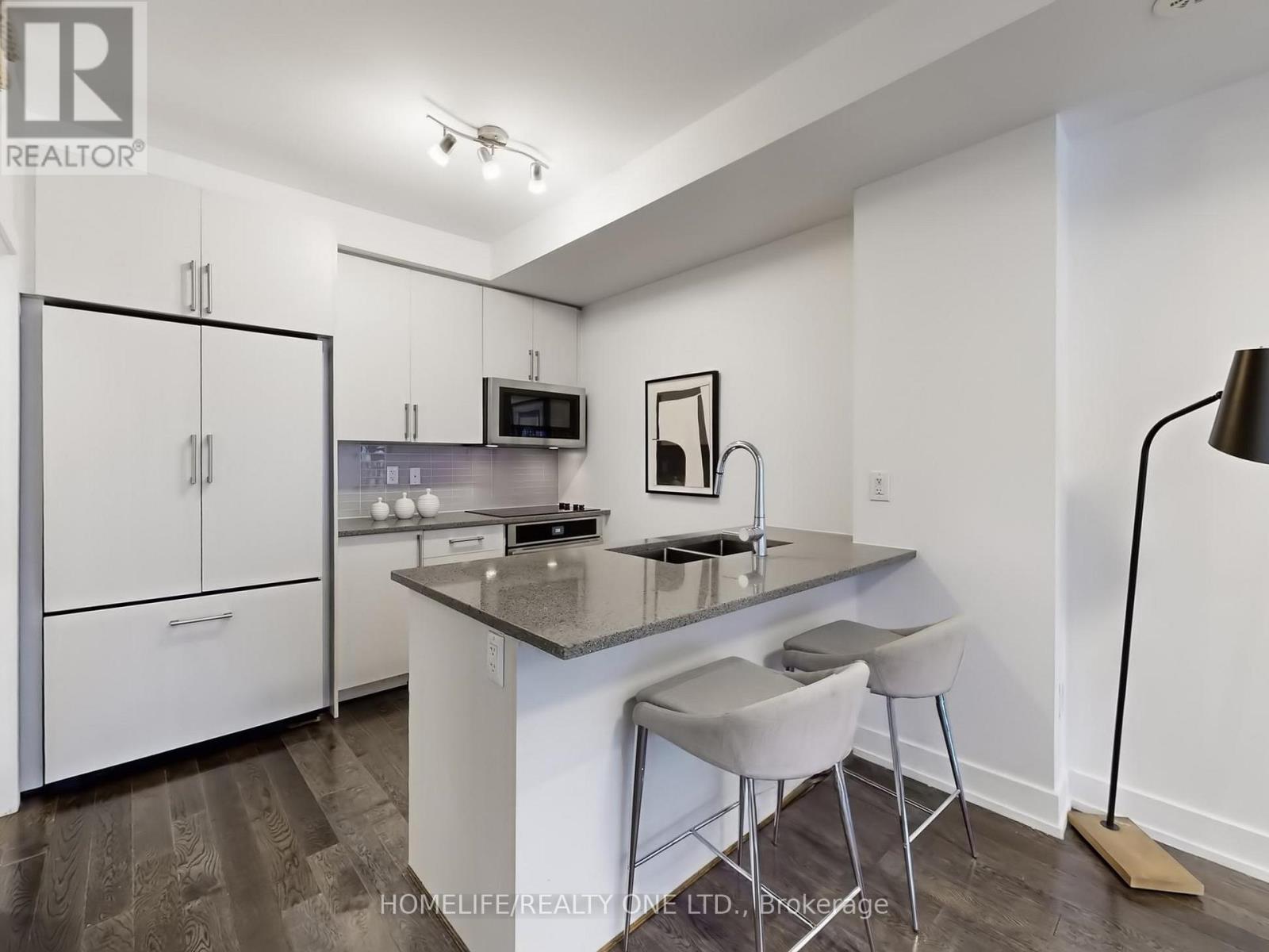 1076 Lansdowne Avenue, Toronto, Ontario  M6H 4H2 - Photo 9 - W12945286