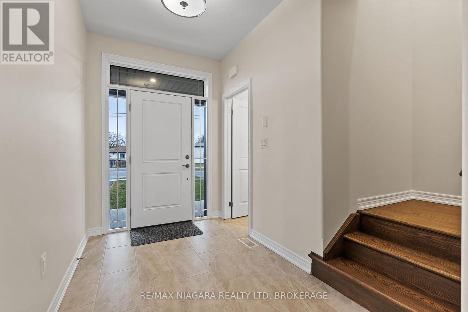 B - 427 Vine Street, St. Catharines, Ontario  L2M 3S6 - Photo 2 - X13007880