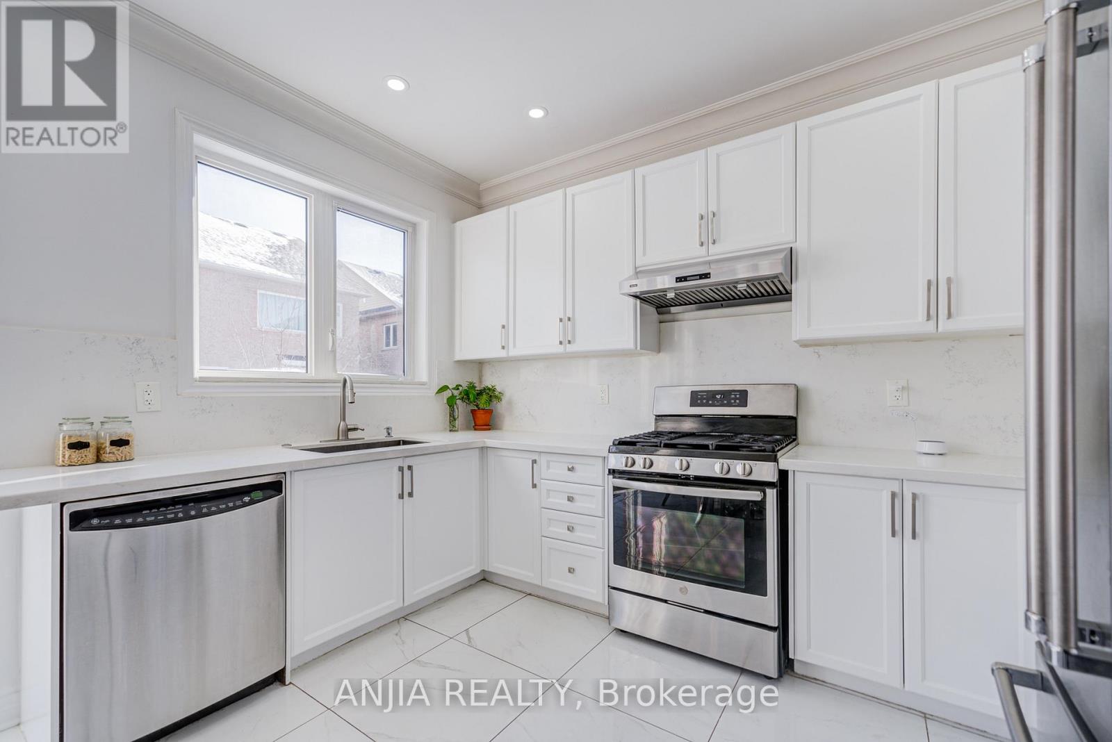 203 James Ratcliff Avenue, Whitchurch-Stouffville, Ontario  L4A 0L5 - Photo 18 - N13007892