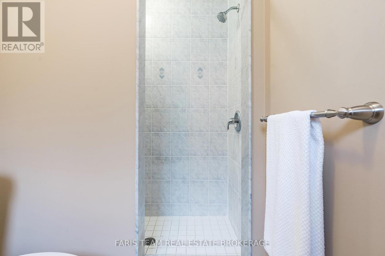 1006 Leslie Drive, Innisfil, Ontario  L9S 2B2 - Photo 17 - N13008000