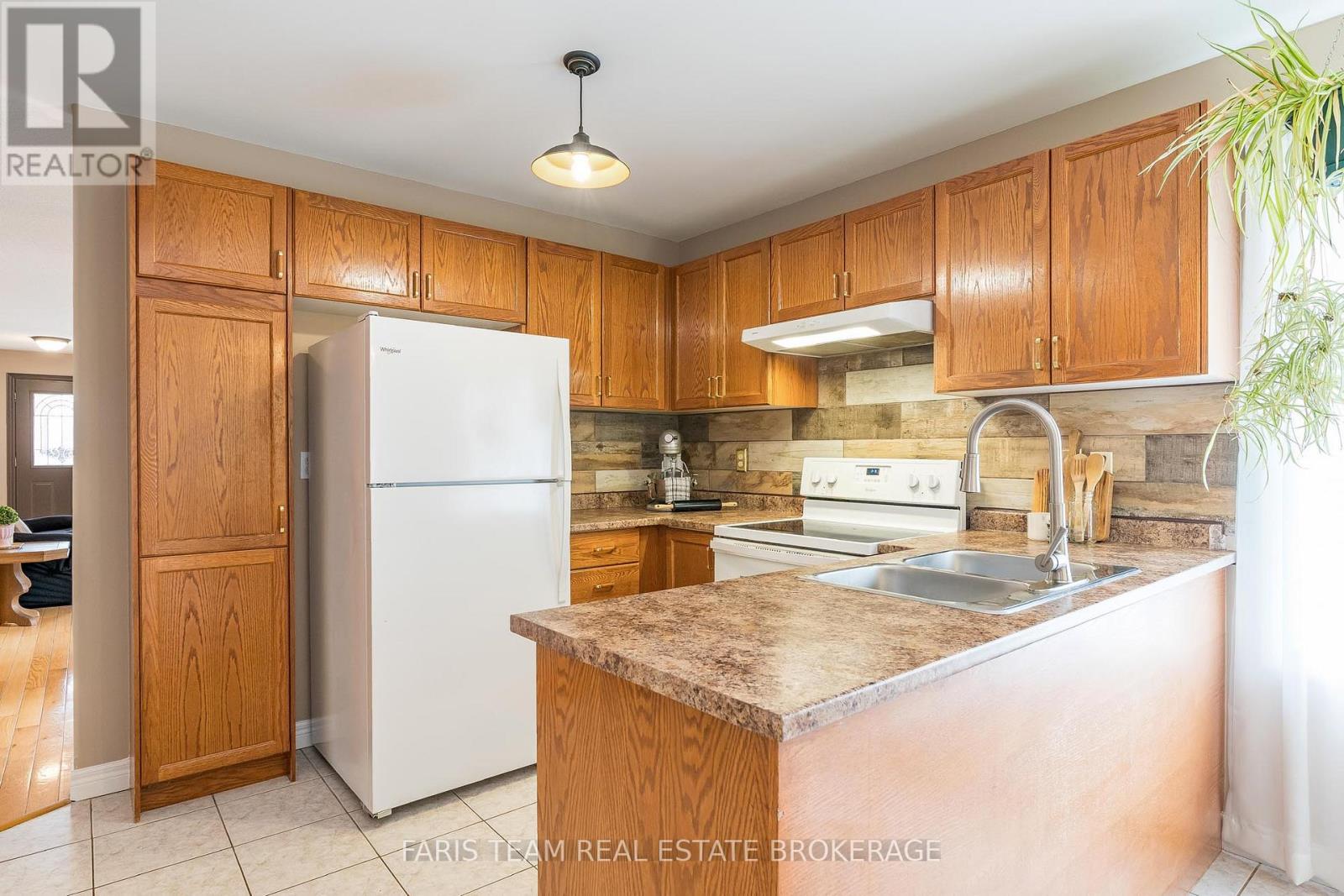 1006 Leslie Drive, Innisfil, Ontario  L9S 2B2 - Photo 3 - N13008000