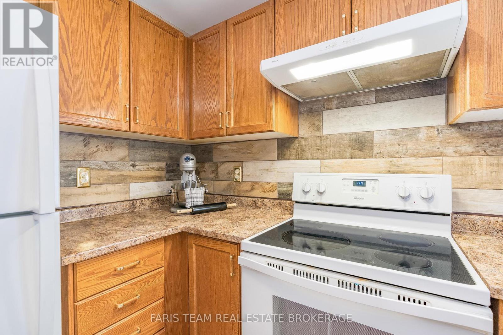 1006 Leslie Drive, Innisfil, Ontario  L9S 2B2 - Photo 5 - N13008000