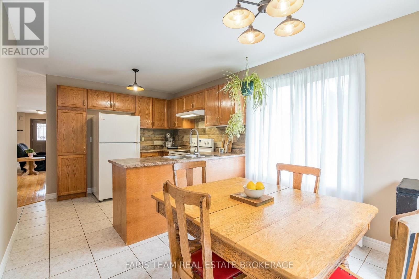 1006 Leslie Drive, Innisfil, Ontario  L9S 2B2 - Photo 8 - N13008000