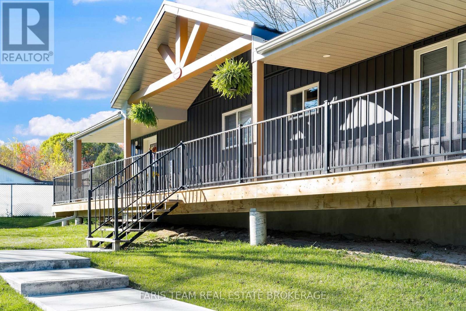 550 Second Avenue, Tay (Port Mcnicoll), Ontario  L0K 1R0 - Photo 3 - S13007970