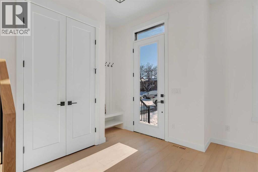 2436 30 Avenue SW, Calgary, Alberta  T3E 2M1 - Photo 2 - A2281777