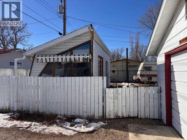 341 50 Avenue W, Claresholm, Alberta  T0L 0T0 - Photo 5 - A2289549