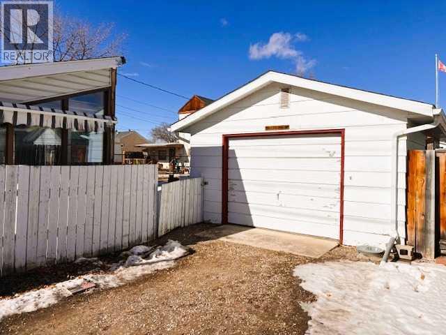 341 50 Avenue W, Claresholm, Alberta  T0L 0T0 - Photo 4 - A2289549