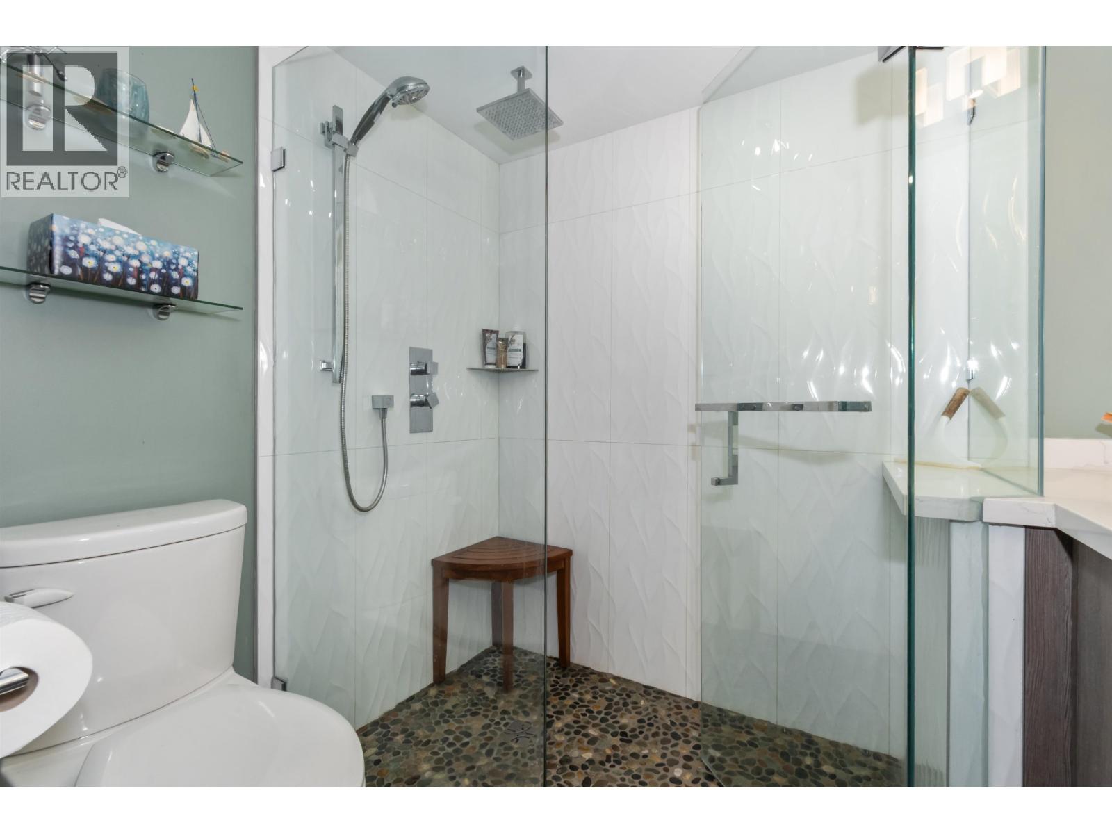 1104 38 Leopold Place, New Westminster, British Columbia  V3L 2C6 - Photo 9 - R3112317